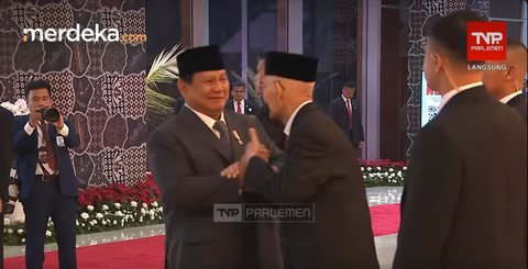 Sosok Paling Dihormati, Jenderal Sepuh TNI Salam Komando Berani Tunjuk-Tunjuk Dada Prabowo & Beri Pelukan Bangga