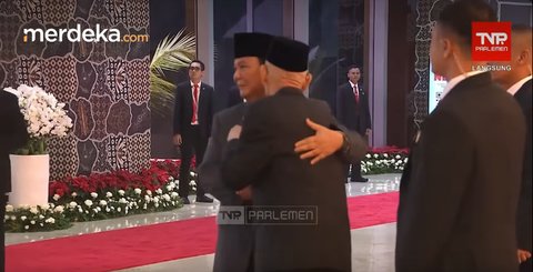 Sosok Paling Dihormati, Jenderal Sepuh TNI Salam Komando Berani Tunjuk-Tunjuk Dada Prabowo & Beri Pelukan Bangga