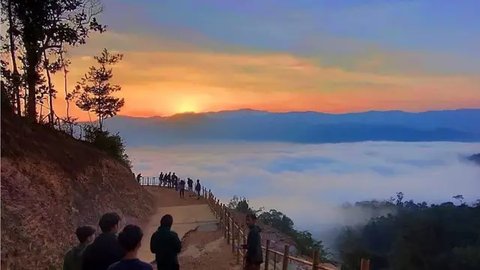 Keindahan Gunung Luhur Bak Negeri di Atas Awan, Bisa Jadi Alternatif Healing saat Weekend