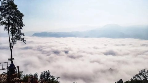 Keindahan Gunung Luhur Bak Negeri di Atas Awan, Bisa Jadi Alternatif Healing saat Weekend