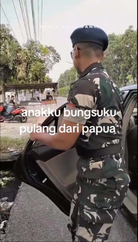 Momen Anggota TNI Pulang ke Rumah untuk Bertemu Ayahnya yang Seorang Penjual Buah Kaki Lima Ini Viral, Bikin Haru