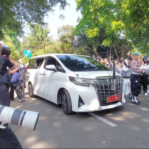 Harga Toyota Alphard Putih yang Digunakan Prabowo ke Gedung DPR/MPR untuk Ambil Sumpah Presiden