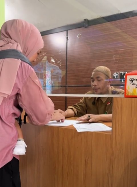 Bak Antrean Haji, Wanita Ini Mendaftar SD Tahun 2030 untuk Anaknya yang Masih Balita