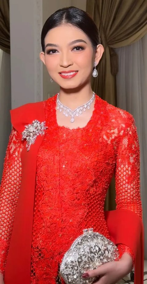 Cantik dan Elegan, 6 Potret Selvi Ananda Ibu Wapres Pakai Kebaya Merah Buatan Desainer Lokal