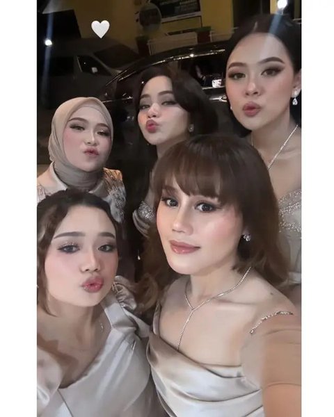 Cantik dan Tampan, 7 Potret Pedangdut di Pernikahan Mewah Nia LIDA, Ada Lady Rara dan Melly Lee Kompak Jadi Bridesmaid