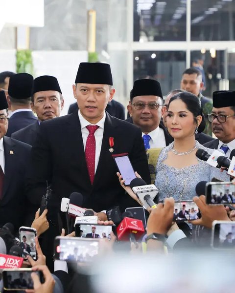 6 Potret Cantik Annisa Pohan Pakai Kebaya Biru Muda Dampingi AHY Hadiri Pelantikan Prabowo-Gibran di Gedung MPR