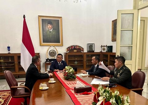 Malam Pertama jadi Presiden, ini yang Dilakukan Prabowo Subianto Didampingi Mayor Teddy