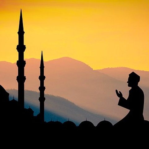 4 Doa Setelah Sholat Maghrib Sendiri yang Dapat Diamalkan, Berikut Keutamaannya