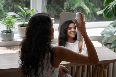 Rambut Rontok? Kenali Penyebab dan Temukan Solusi yang Tepat