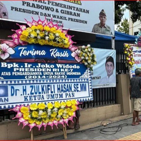 Beragam Cara Warga Kota Solo Sambut Kepulangan Jokowi, Beri Karangan Bunga hingga Gelar Pertunjukan Reog