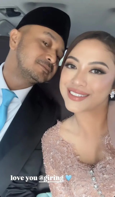 Adu Cantik Istri Giring Ganesha dan Taufik Hidayat saat Dampingi Suami Dilantik Jadi Pejabat