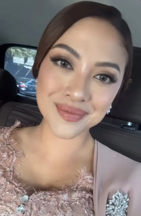 Adu Cantik Istri Giring Ganesha dan Taufik Hidayat saat Dampingi Suami Dilantik Jadi Pejabat