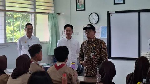 Gibran Bagikan Makan Bergizi Gratis di SDN 03 Menteng Jakarta