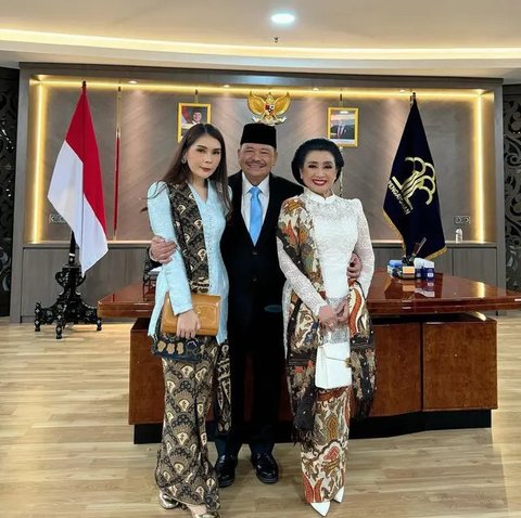 Deretan Wanita Cantik Pendamping Otto Hasibuan saat Pelantikan Menteri Kabinet Prabowo, dari istri, Anak hingga Jessica Mila