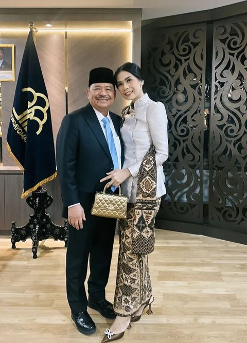 Deretan Wanita Cantik Pendamping Otto Hasibuan saat Pelantikan Menteri Kabinet Prabowo, dari istri, Anak hingga Jessica Mila