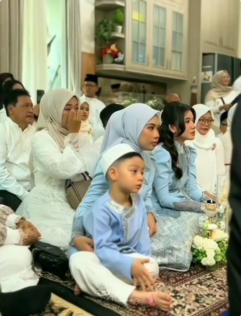 Ekspresi Air Bumi Anak Irish Bella Jadi Sorotan di Momen Pernikahannya dengan Haldy Sabri