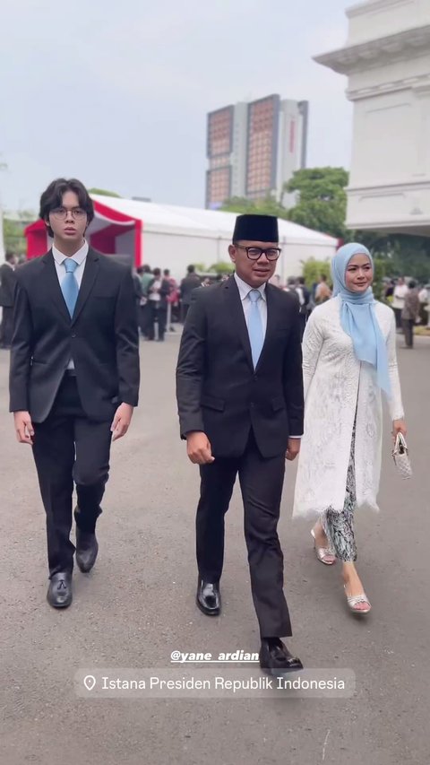 Tinggi & Ganteng Mirip Aktor Korea, Potret Kenatra Mahesa Putra Bima Arya saat Dampingi Sang Ayah di Istana