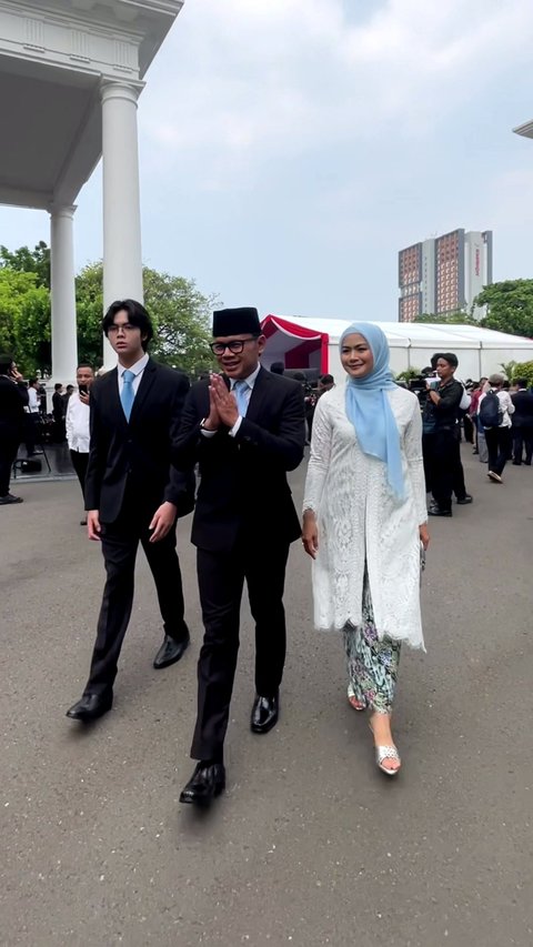 Tinggi & Ganteng Mirip Aktor Korea, Potret Kenatra Mahesa Putra Bima Arya saat Dampingi Sang Ayah di Istana