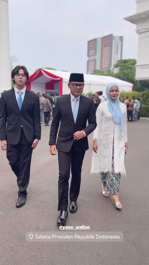 Tinggi & Ganteng Mirip Aktor Korea, Potret Kenatra Mahesa Putra Bima Arya saat Dampingi Sang Ayah di Istana