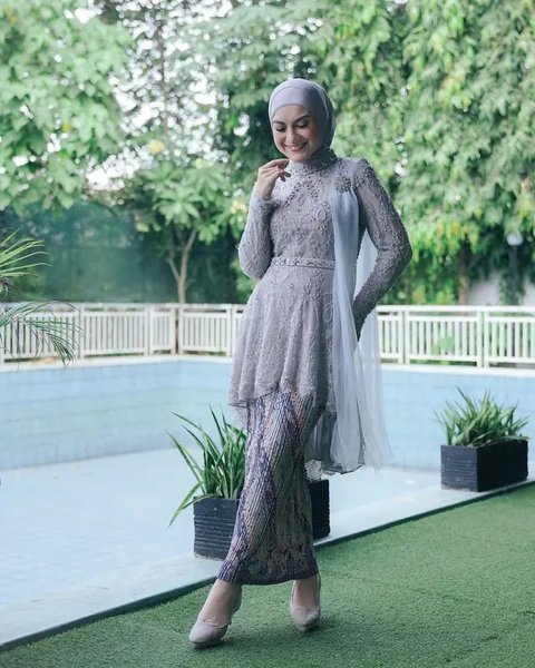 Tetap Cantik dan Elegan, 4 Inspirasi Kebaya Modern Berhijab dari Irish Bella hingga Dinda Hauw