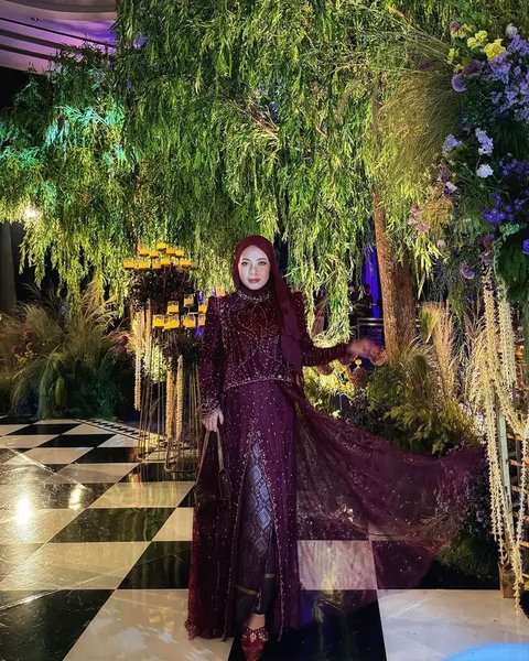 Tetap Cantik dan Elegan, 4 Inspirasi Kebaya Modern Berhijab dari Irish Bella hingga Dinda Hauw