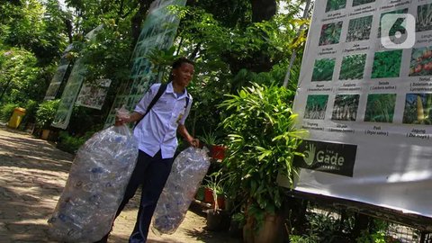 FOTO: Jurus Warga Kemayoran Sulap Sampah Menjadi Sumber Cuan