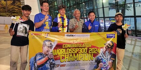 Akhirnya Pencetak Sejarah Aldi Mahendra Kembali ke Indonesia Bawa Trofi Juara Dunia WorldSSP300 2024