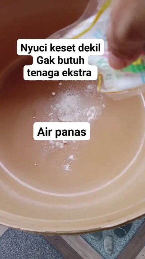 Dicampur Dua Bahan Dapur, Cara Mencuci Keset Tanpa Detergen Ternyata Bisa Bersih Kinclong