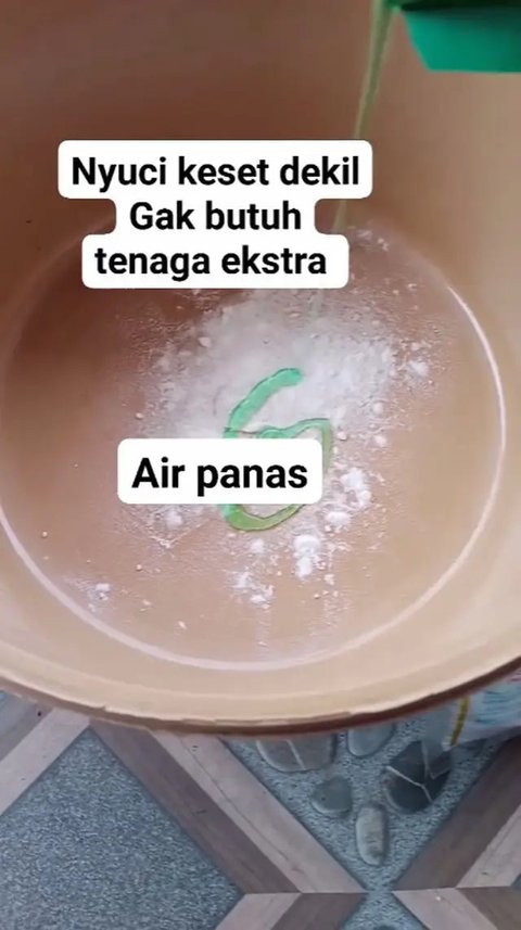 Dicampur Dua Bahan Dapur, Cara Mencuci Keset Tanpa Detergen Ternyata Bisa Bersih Kinclong