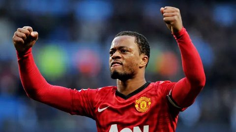 Evra Salahkan Alex Ferguson Prestasi MU Turun, Takut Kayak Liverpool 30 Tahun Baru Juara Liga