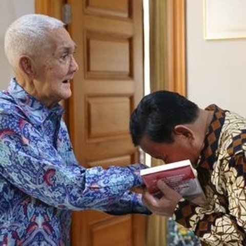 Prabowo Konsisten Cium Tangan Jenderal TNI ini dari Dulu Hingga Kini Jadi Presiden, Sosoknya Bukan Orang Sembarangan