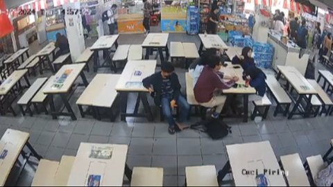 Terekam CCTV, Aksi Pria Maling Tas di Kantin Kampus Ini Viral Bikin Waspada