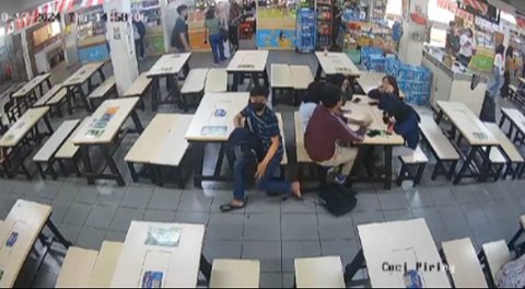 Terekam CCTV, Aksi Pria Maling Tas di Kantin Kampus Ini Viral Bikin Waspada