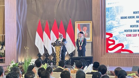 Sisi Lain Natalius Pigai Menteri HAM RI, Anak Penjual Sayur yang Hobi Baca Buku