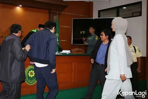 Lirikan dan Senyum Manis Paula Verhoeven yang Tak Terbalas Baim Wong di Sidang Perceraian Perdana