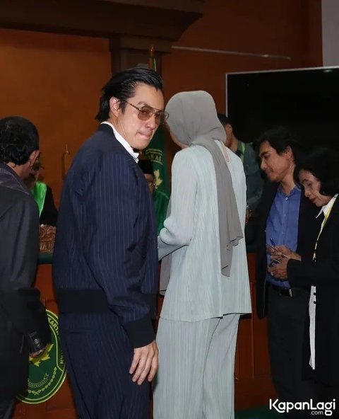 Baim Wong dan Paula Verhoeven Tampil Stylish di Sidang Cerai Perdana, Jadi Sorotan