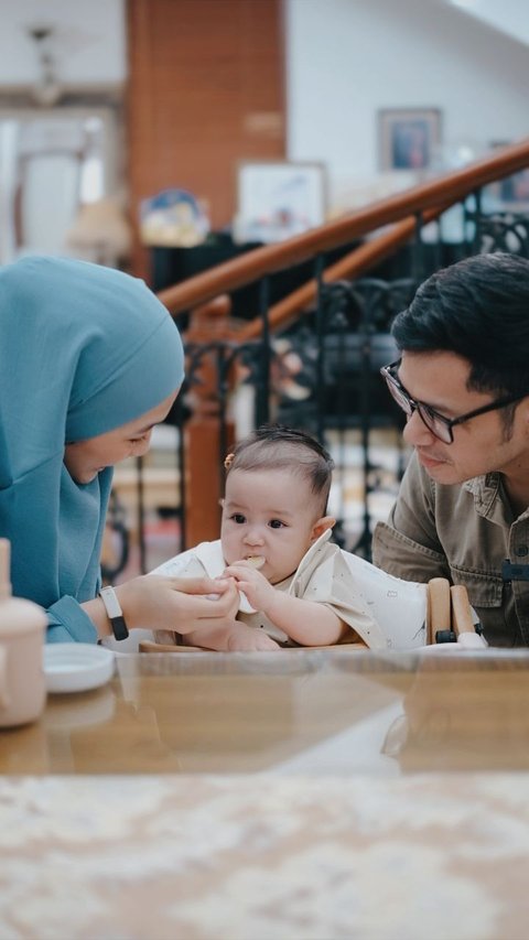 Lucu dan Gemasnya Anak Bungsu Alyssa Soebandono Jajal MPASI Pertama yang Dibuat Sendiri Sang Ibu