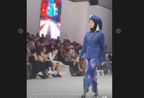 Tegarnya Paula Verhoeven, Pagi Sidang Cerai Malam Catwalk di Jakarta Fashion Week 2024