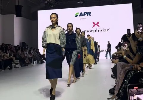 Cantik dan Elegannya Gaya Paula Verhoeven, Raihaanun hingga Chicco Jerikho Tampil di Catwalk Jakarta Fashion Week 2024