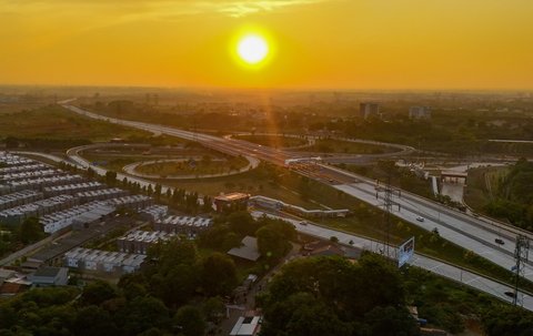 FOTO: Keindahan Senja di Simpang Susun CBD Tol Serpong-Balaraja