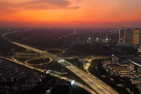 FOTO: Keindahan Senja di Simpang Susun CBD Tol Serpong-Balaraja