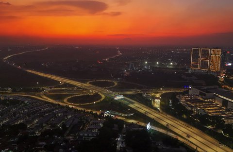 FOTO: Keindahan Senja di Simpang Susun CBD Tol Serpong-Balaraja