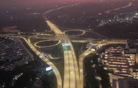 FOTO: Keindahan Senja di Simpang Susun CBD Tol Serpong-Balaraja