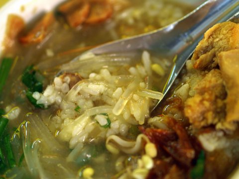 Berapa Kalori dan Nutrisi dari Seporsi Soto Ayam? Kalori yang Perlu Diwaspadai dalam Setiap Suapan