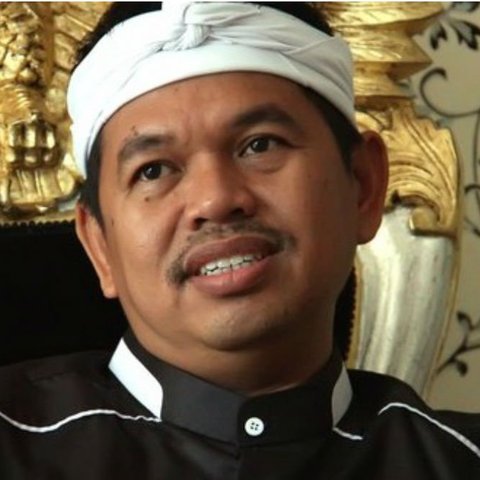 Lebih Dekat dengan Dedi Mulyadi, Cagub Jabar yang Identik dengan Budaya Sunda