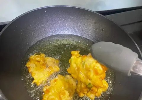 Cara Membuat Bakwan Sayur Renyah dan Rendah Minyak, 2 Bahan ini Jadi Kuncinya