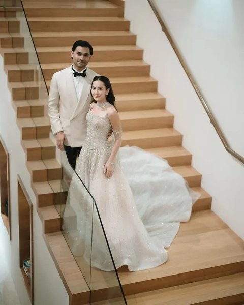 Potret Anggun Pevita Pearce di Acara Pernikahannya, Kenakan Gaun Pengantin Berhias 70.000 Kristal