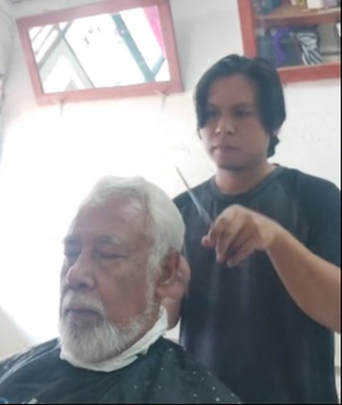 Pria Madura ini Jadi Langganan Cukur Rambut PM Timor Leste Xanana Gusmao, Bayarannya Tak Kaleng-Kaleng