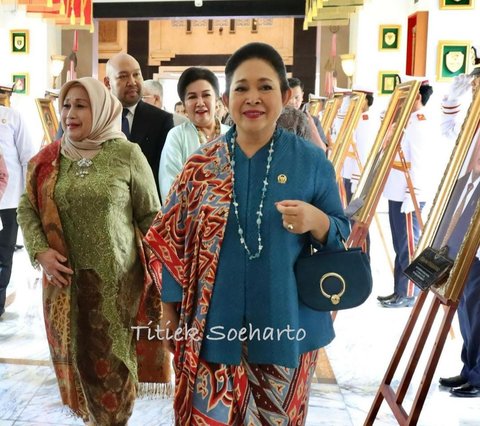 Gaya Kece Titiek Soeharto Foto Bareng Presiden Prabowo di Acara Sertijab Menhan, Ramai Digoda