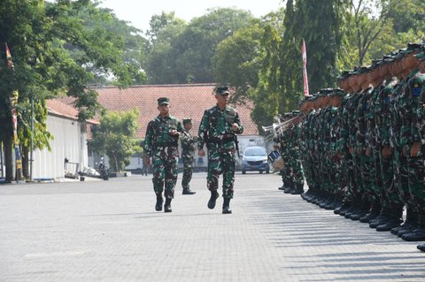 Anak Pedagang Asal Ngawi Jadi Lulusan Terbaik Dikmata TNI AL 44/1, Kisah Perjuangannya Bikin Haru